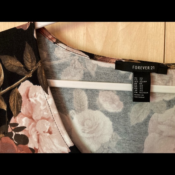 Forever 21 short sleeve floral dress - Picture 6 of 6